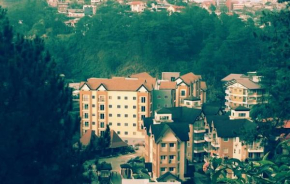 Courtyards Peak-Corner Pinestay - at Goshenland Baguio